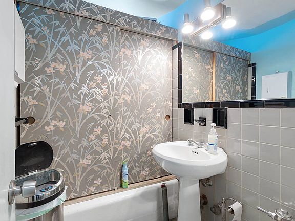5th image of 69-40 Yellowstone Blvd #10
