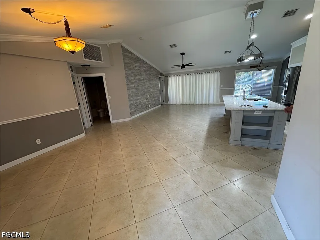 3 bed, 2.0 bath, 1458 sqft, $1,950 — Photo 2