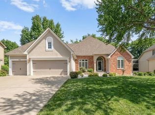 704 NE Ashmont Pl, Lees Summit, MO 64064