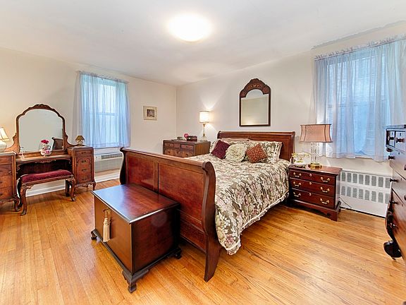 4th image of 225 E 76th St APT 1A