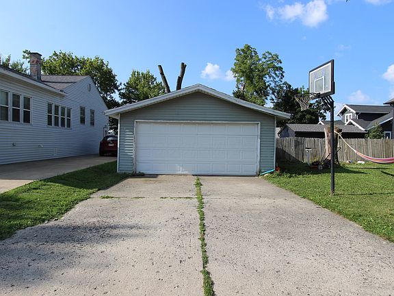 3rd image of 819 S Prospect St