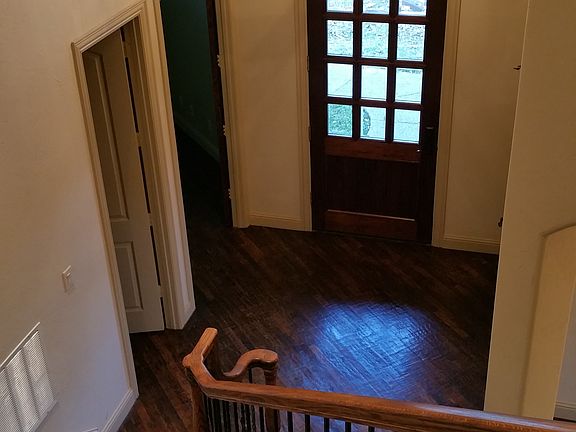 Dramatic Entry with High Ceiling