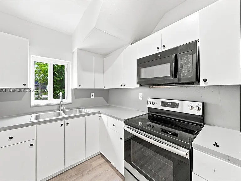 110 NW 9th Ave #1 — Photo 9