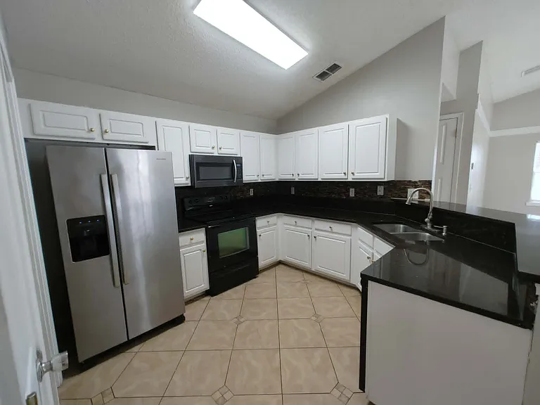 7548 Cliff Cottage Dr — Photo 9
