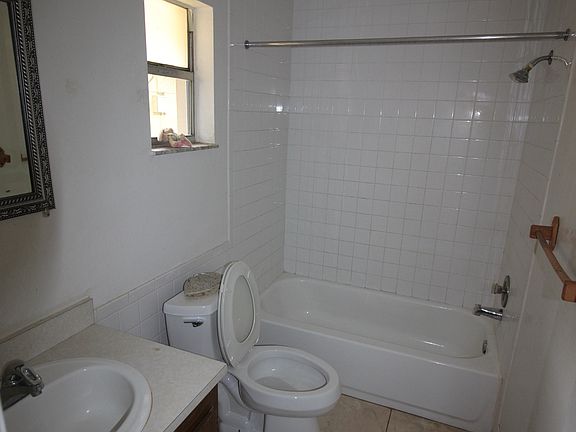 5th image of 626 Wildwood Way APT C
