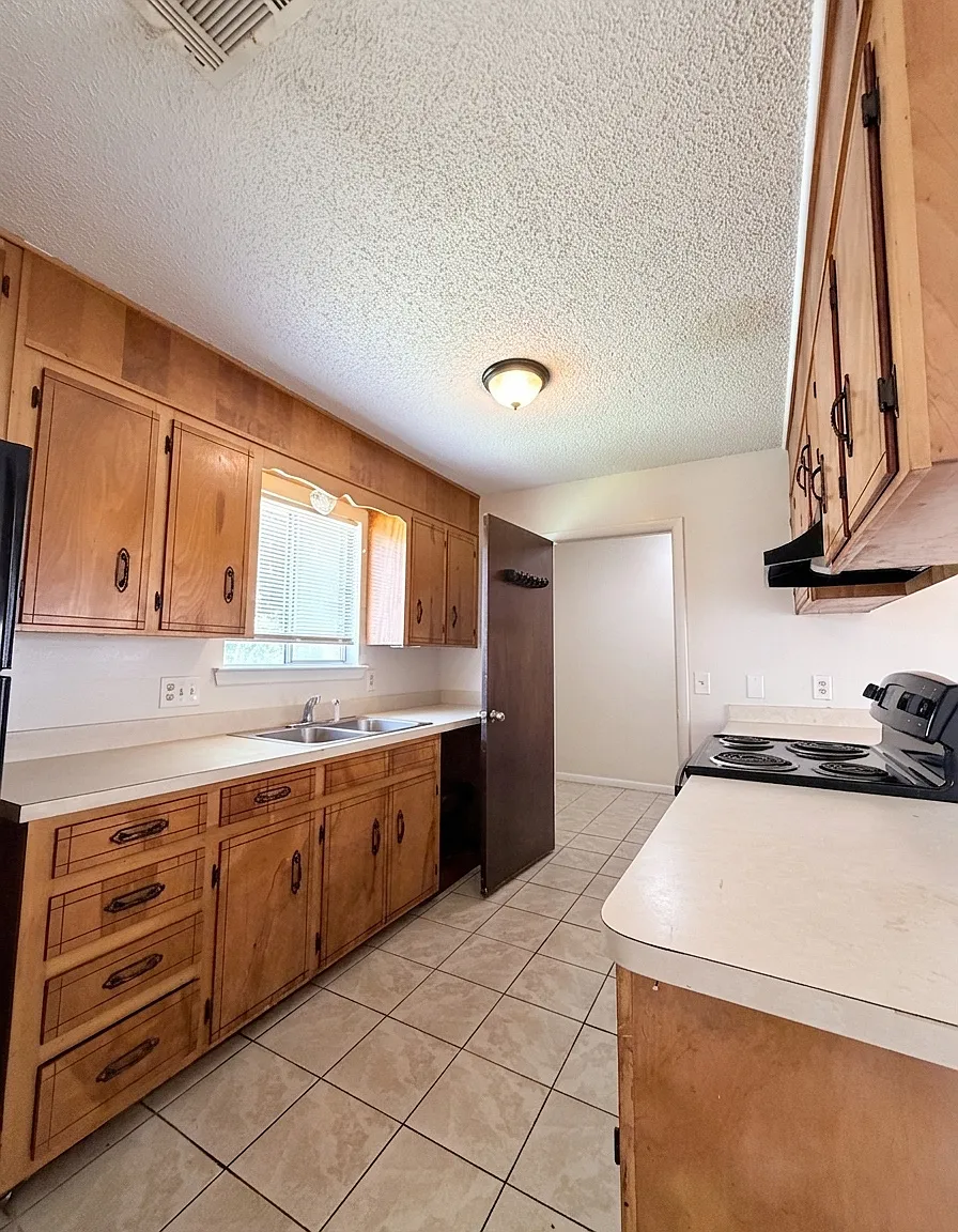 535 South 61st Ave - 535A — Photo 3