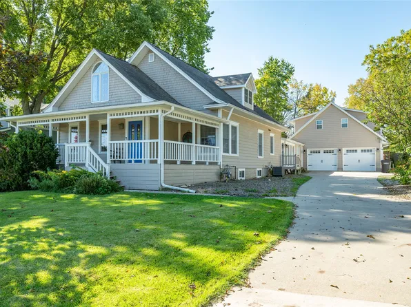 135 S 5th St, Carlisle, IA 50047