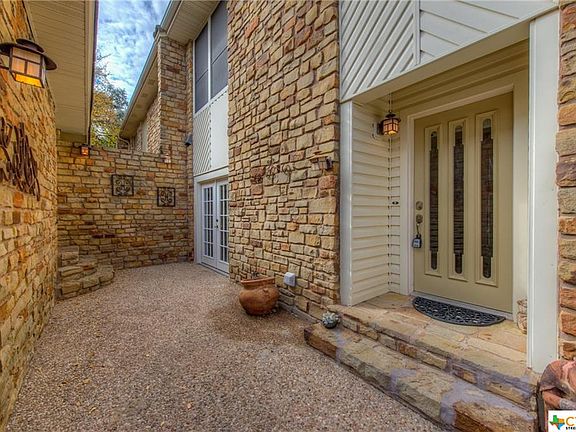 2nd image of 706 Clayton Nolen Dr Unit B
