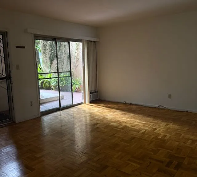 1550 N Hayworth Ave — Photo 8