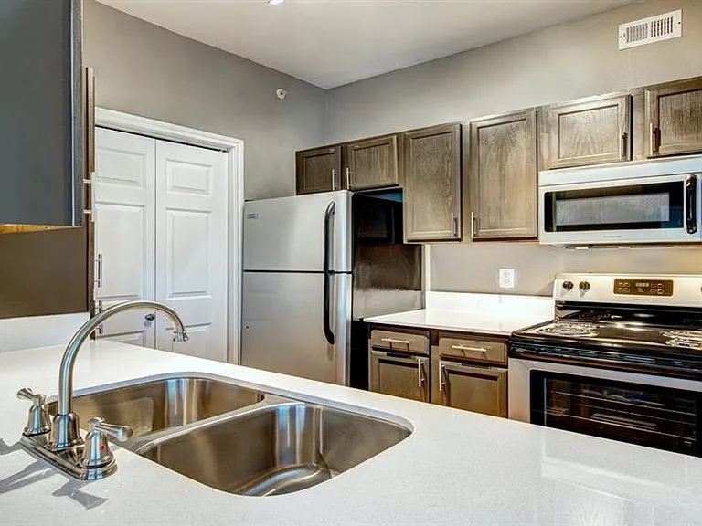 Madison Dell Ranch Apartments — Photo 9