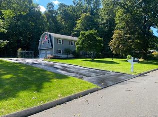 35 Oak Ridge Rd, Bethel, CT 06801