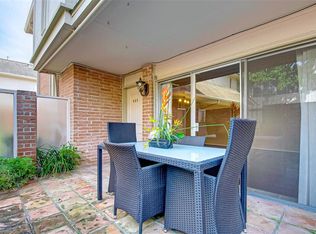 645 S Ripple Creek Dr #645, Houston, TX 77057