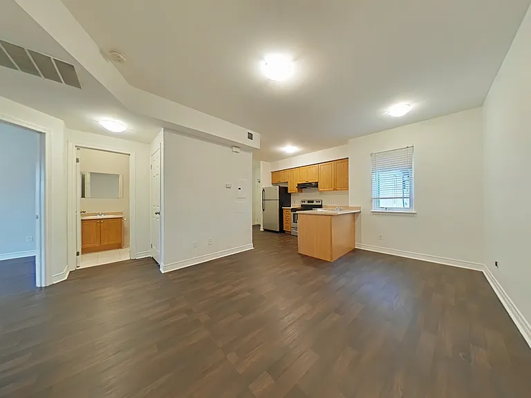 940 Bloor St W #202 — Photo 11