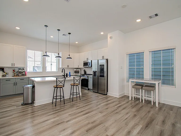 8325 Springwood Creek Ln — Photo 18