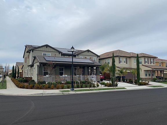 4th image of 681 N Plumas Dr