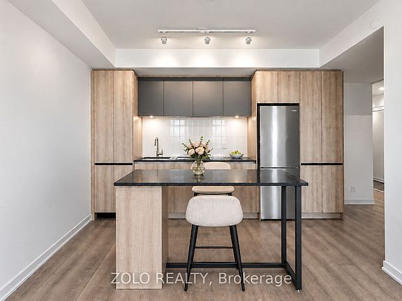 5th image of 7950 Bathurst St #1324