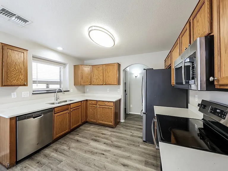 16231 W Moreland St — Photo 8