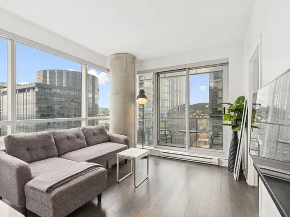 1050 Rue Drummond #2806, Montreal, QC H3B 0G3