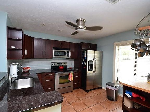 3rd image of 1062 Abell Cir