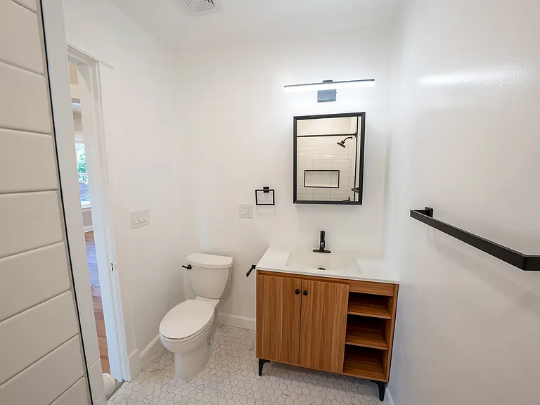 1458 W Foster Ave #1 — Photo 8