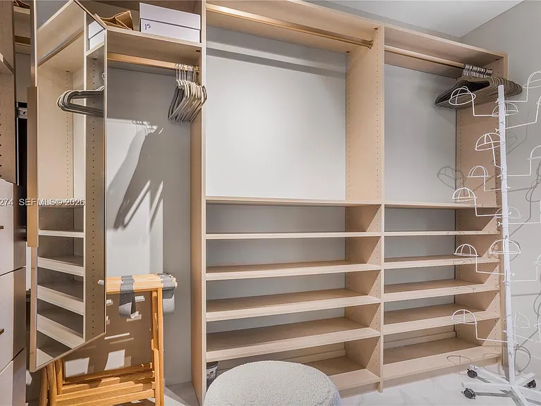 700 NE 24th St #901 — Photo 35