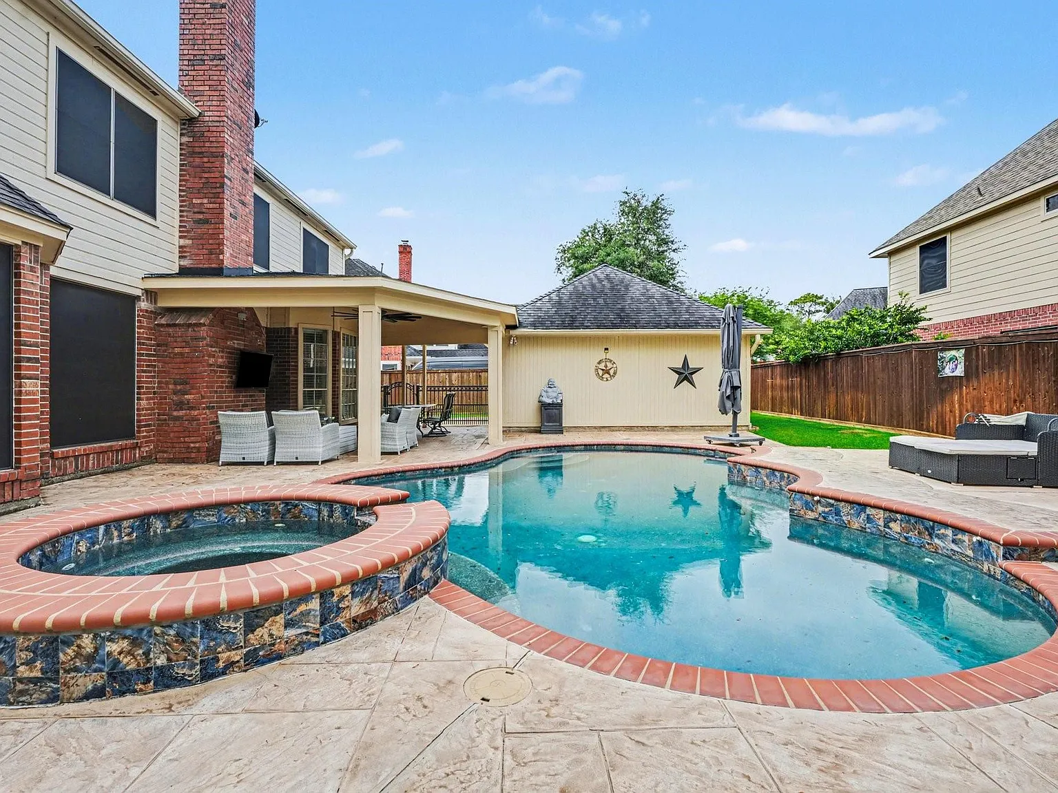 5 bed, 3.5 bath, 4057 sqft, $4,500 — Photo 2