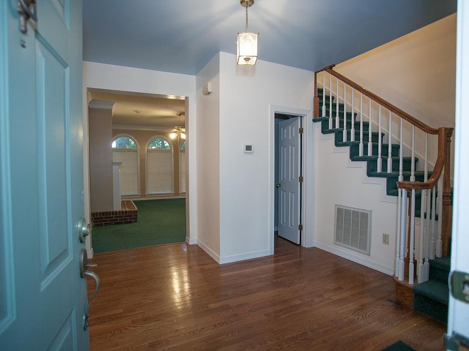 2nd image of 5105 Longwood Dr