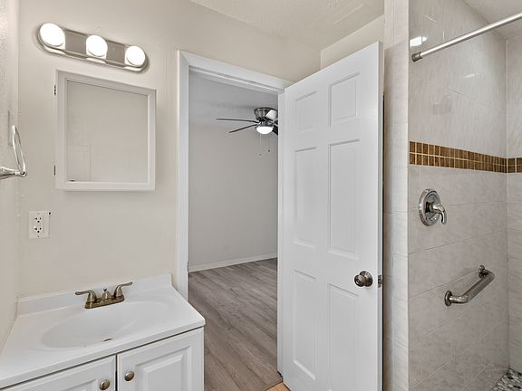 4th image of 910 Jones St #C
