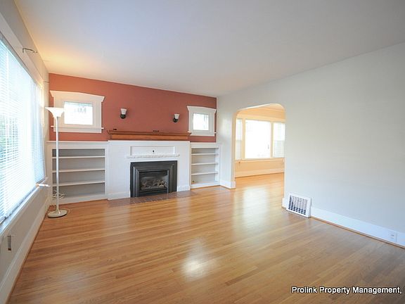 Main Fl - Living Room, View 1