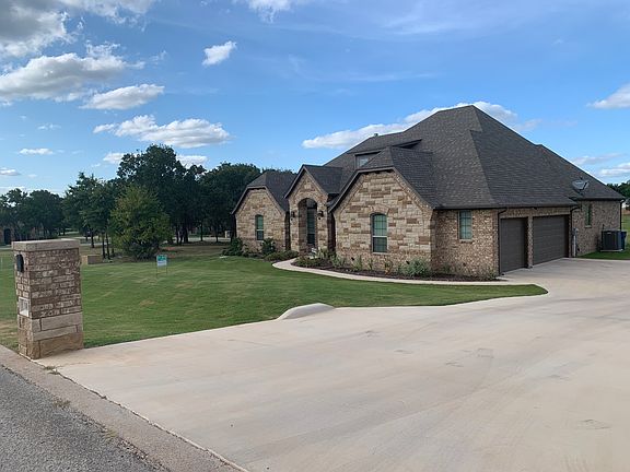 2nd image of 105 Lakeside Dr