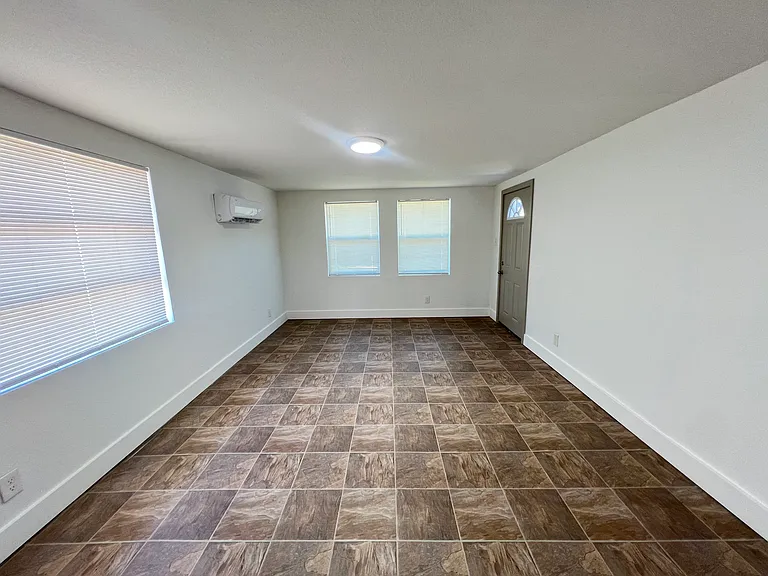 6819 E 21st Ave — Photo 14