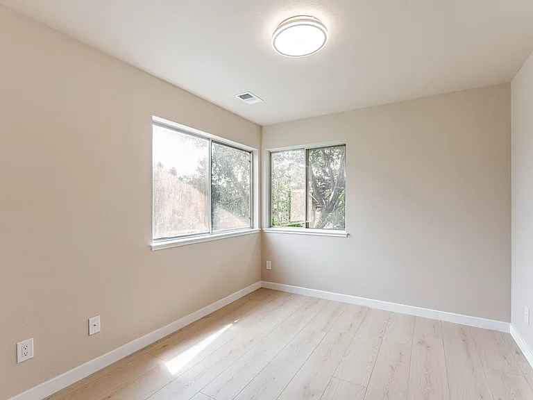 19723 Redwood Rd — Photo 18