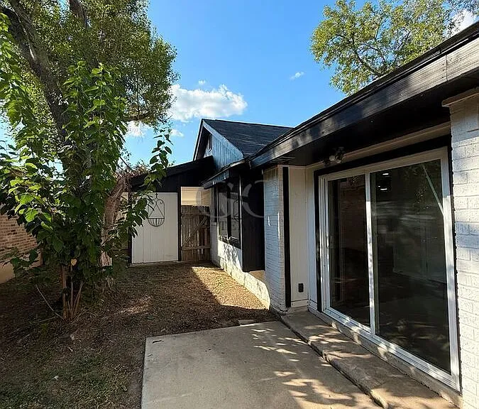 917 Sundance St — Photo 34