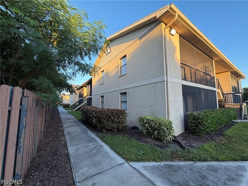 1 bed, 1.0 bath, 810 sqft, $1,100 — Photo 2