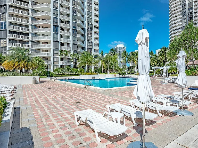 1000 Island Blvd #2702 — Photo 39