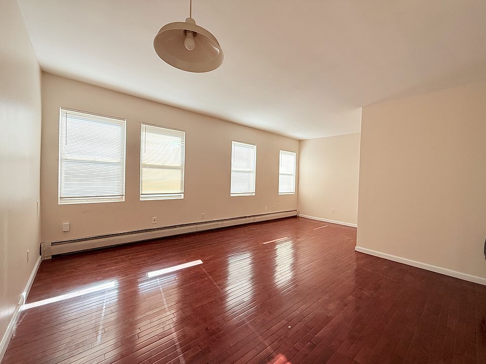 1st image of 139A Jefferson Ave #3A