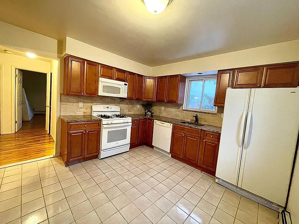 1st image of 134 Parkway N #1