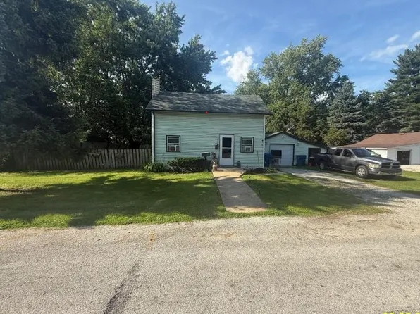 709 N Maple St, Momence, IL 60954