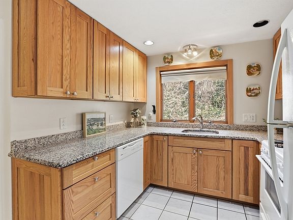 2nd image of 26 Valley Rd Unit 26