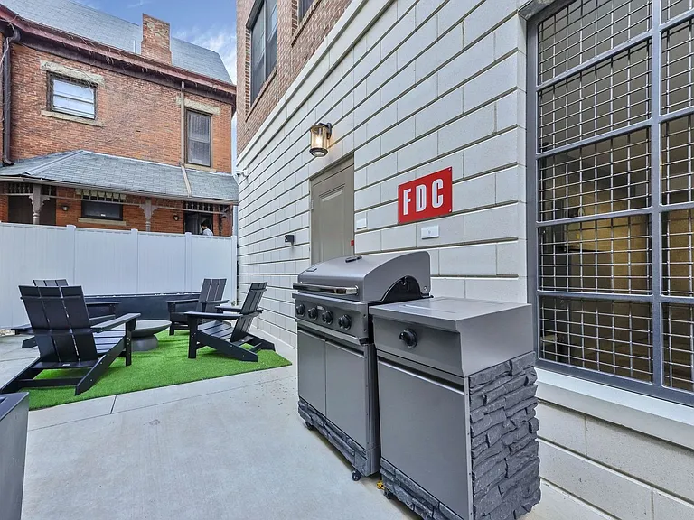 Beautiful luxury apartments available close to downtown! — Photo 35