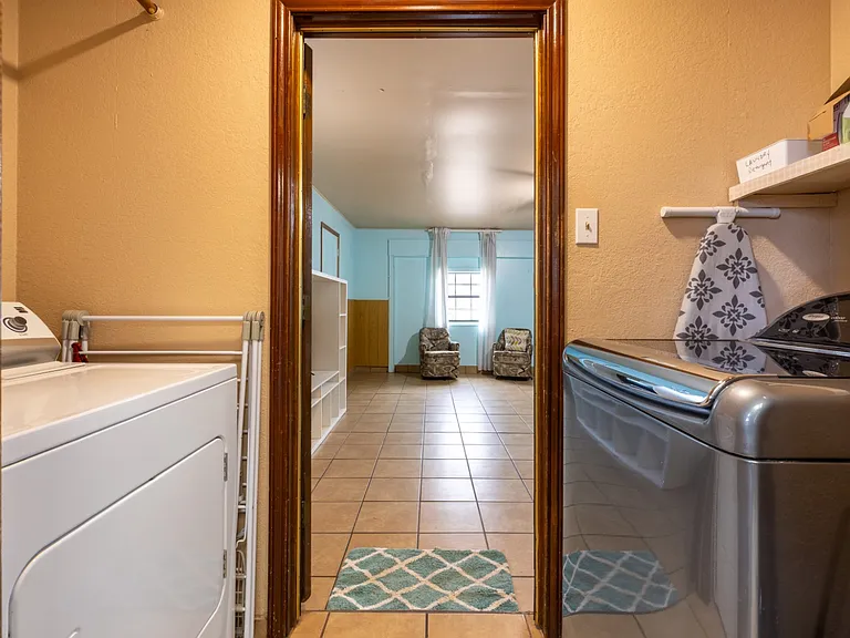 2202 Oxford Blvd — Photo 34