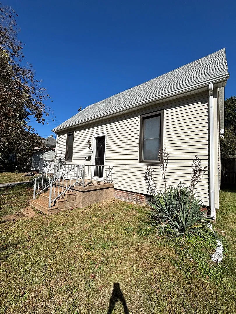 3 bed 1 bath home for rent in Belleville — Photo 2