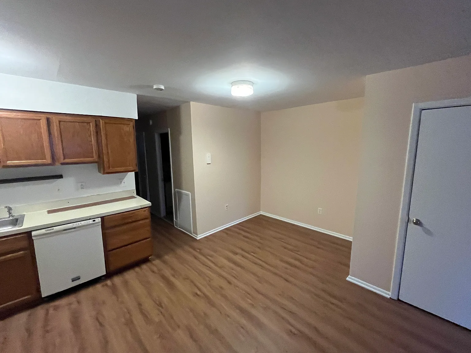 4610 Silverwood Street — Photo 4