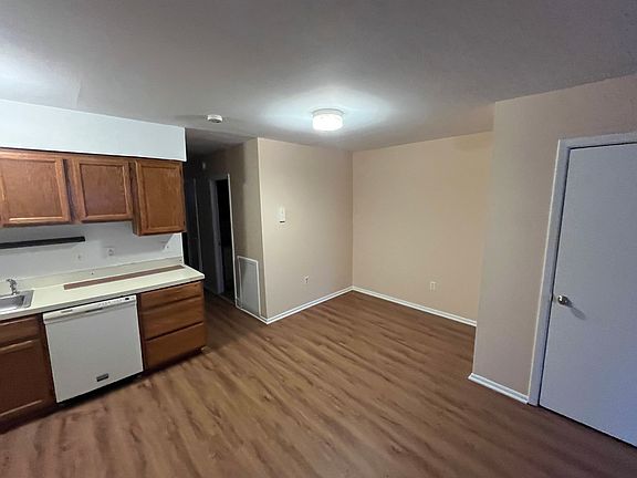 5th image of 4610 Silverwood St #1