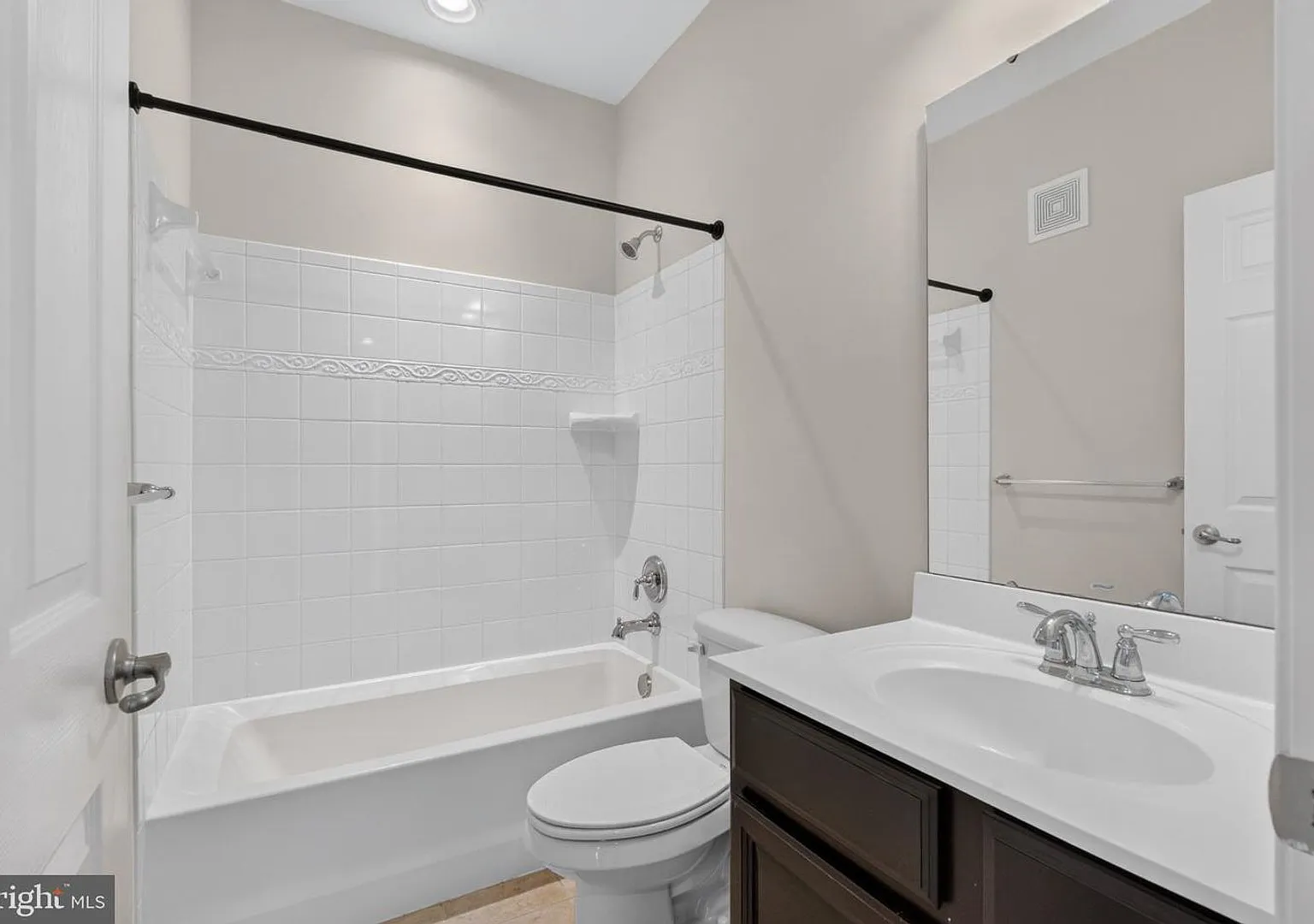 Stunning 3BR, 2.5BA Odenton Home w-Garage — Photo 4