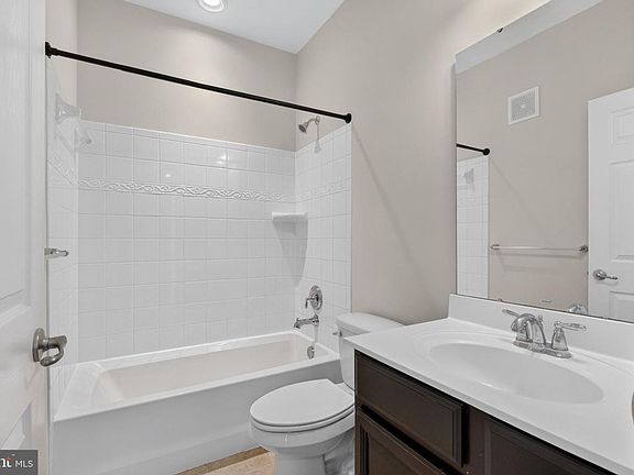 4th image of 1303 Cheswick Ln