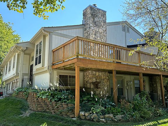 4th image of 2718 Lakeshire Ln