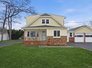 1217 Ellis Street, Holbrook, NY 11741