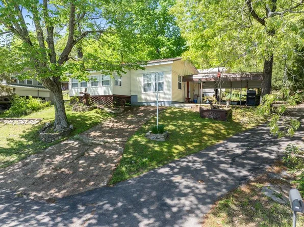 390 Bay Shore Dr, Big Sandy, TN 38221