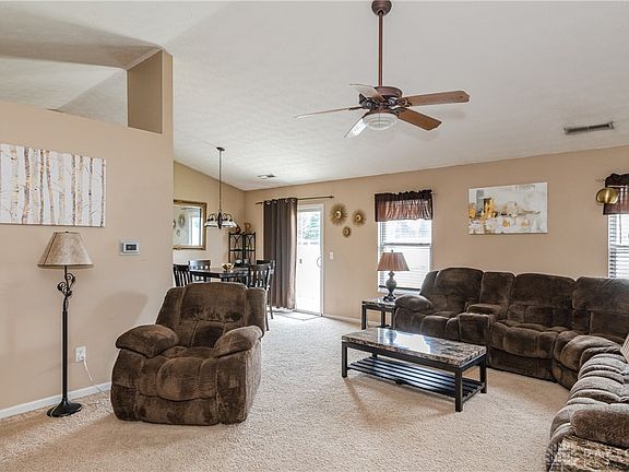 5th image of 20 S Glen Oak Dr
